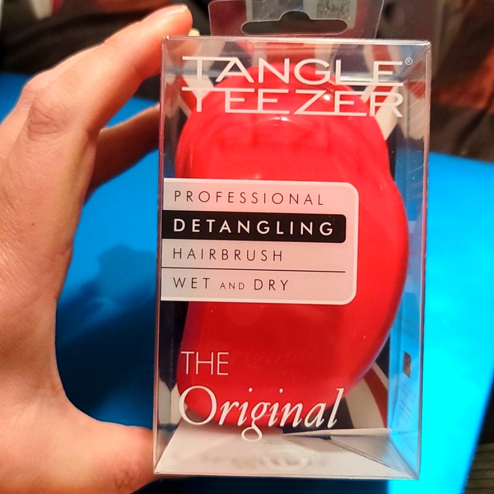 Tangle hairbrush for wet and dry